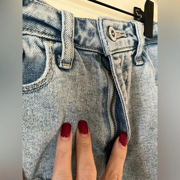 Hollister Curvy Mom Short Lighter Wash Size 0 or 24W - Picture 8 of 11